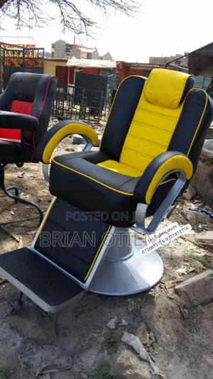 Adjustable Barber Chairs With a Rotating Base - thumbnail 2