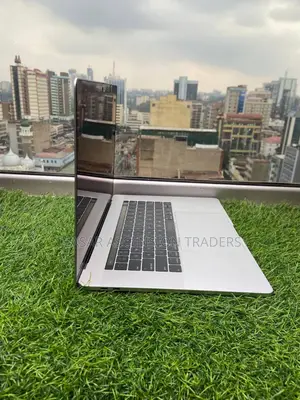 Laptop Apple MacBook Pro 2018 32GB Intel Core Ultra 9 SSD 1T