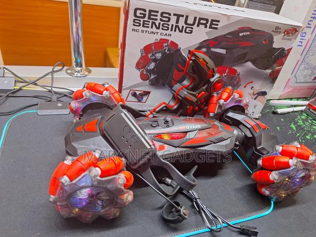 Gesture Sensing Big RC Stunt Car With Remote Gesture Watch - thumbnail 3
