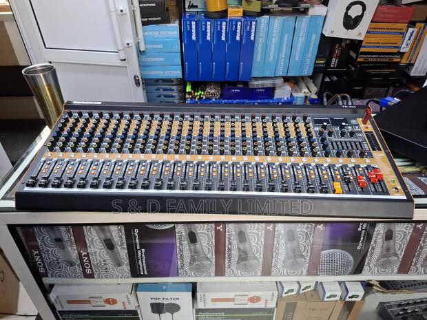 Mackie 24 Channels Plain Mixer - main view