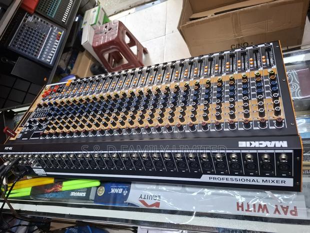 Mackie 24 Channels Plain Mixer - thumbnail 2