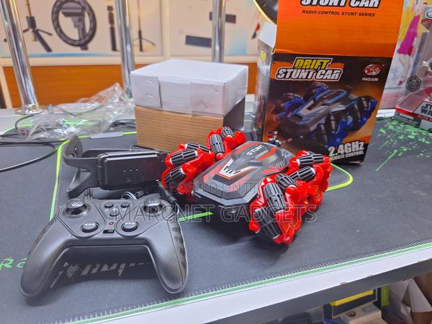 Rachargeable Drift Stunt Car With Remote Gesture Watch - thumbnail 3
