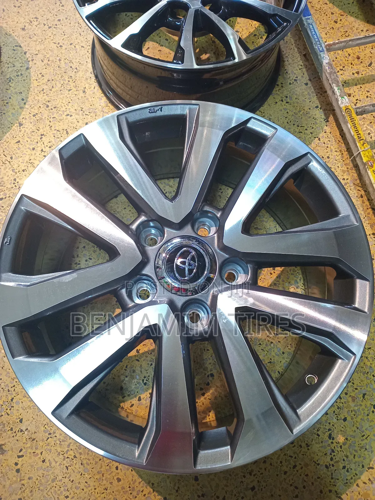 Brand New Rims Sizes 20 Inch for Landcruiser V8.
