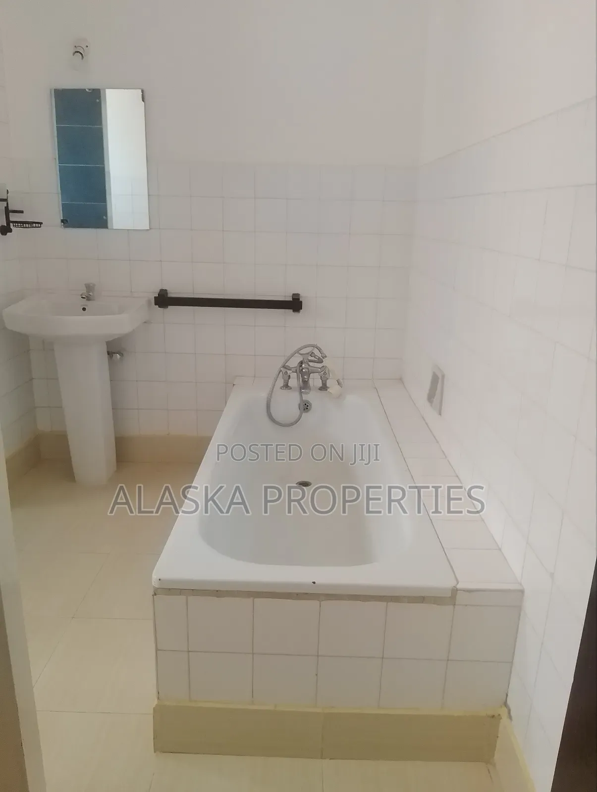 4bdrm Villa in Nyali Estate for rent