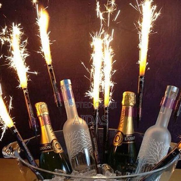16cm VIP Gold Champaigne Bottle Service Sparklers - thumbnail 2