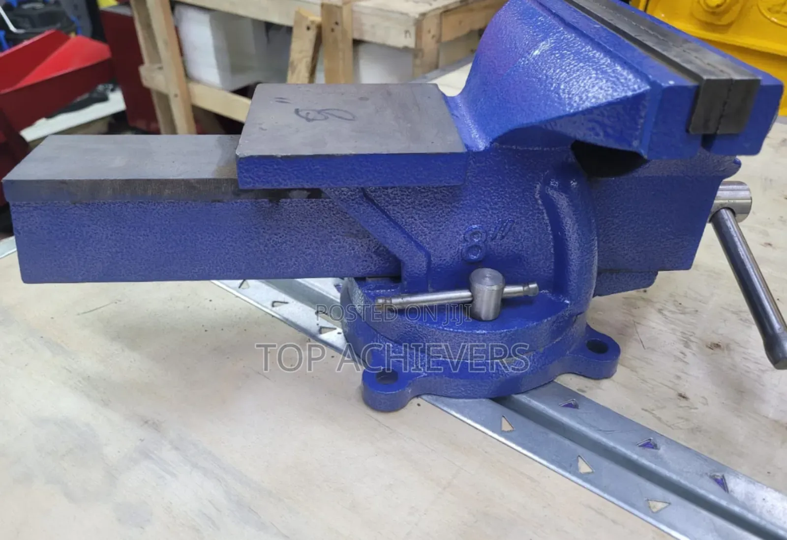 Bench Vise "8