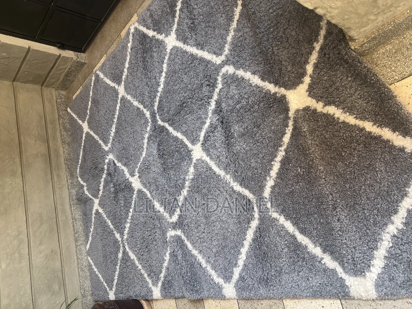 Fluffy Carpet Gray in Colour