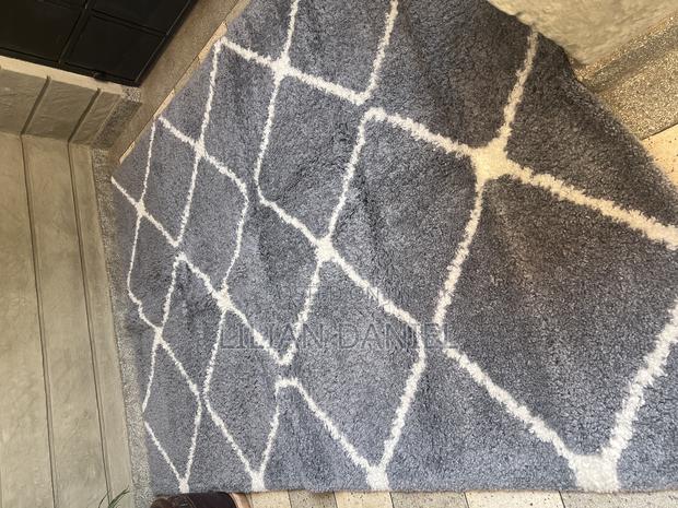 Fluffy Carpet Gray in Colour - thumbnail 2
