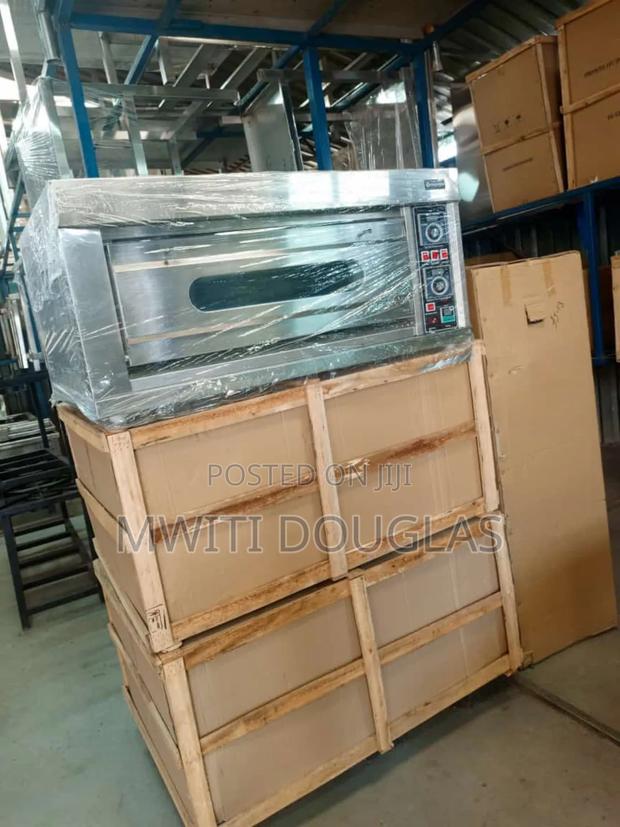 Elegant Modern Single Deck Oven - main view