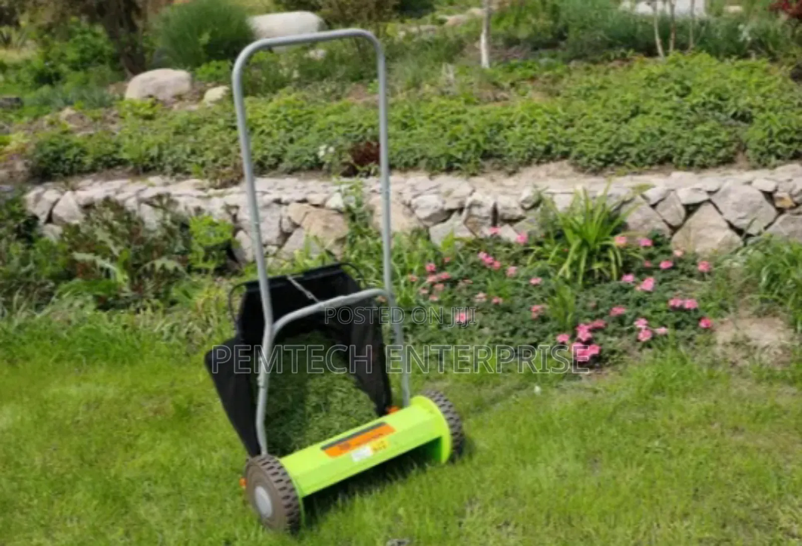 16" Manual Lawn Mower With a Collection Bag