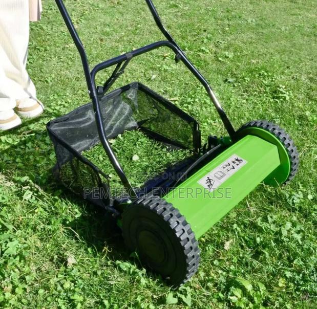 12" Manual Push Lawn Mower - main view