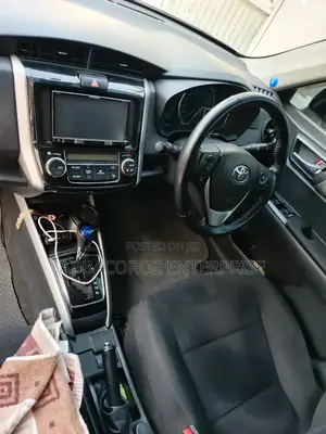 Toyota Corolla Fielder 2017 Silver