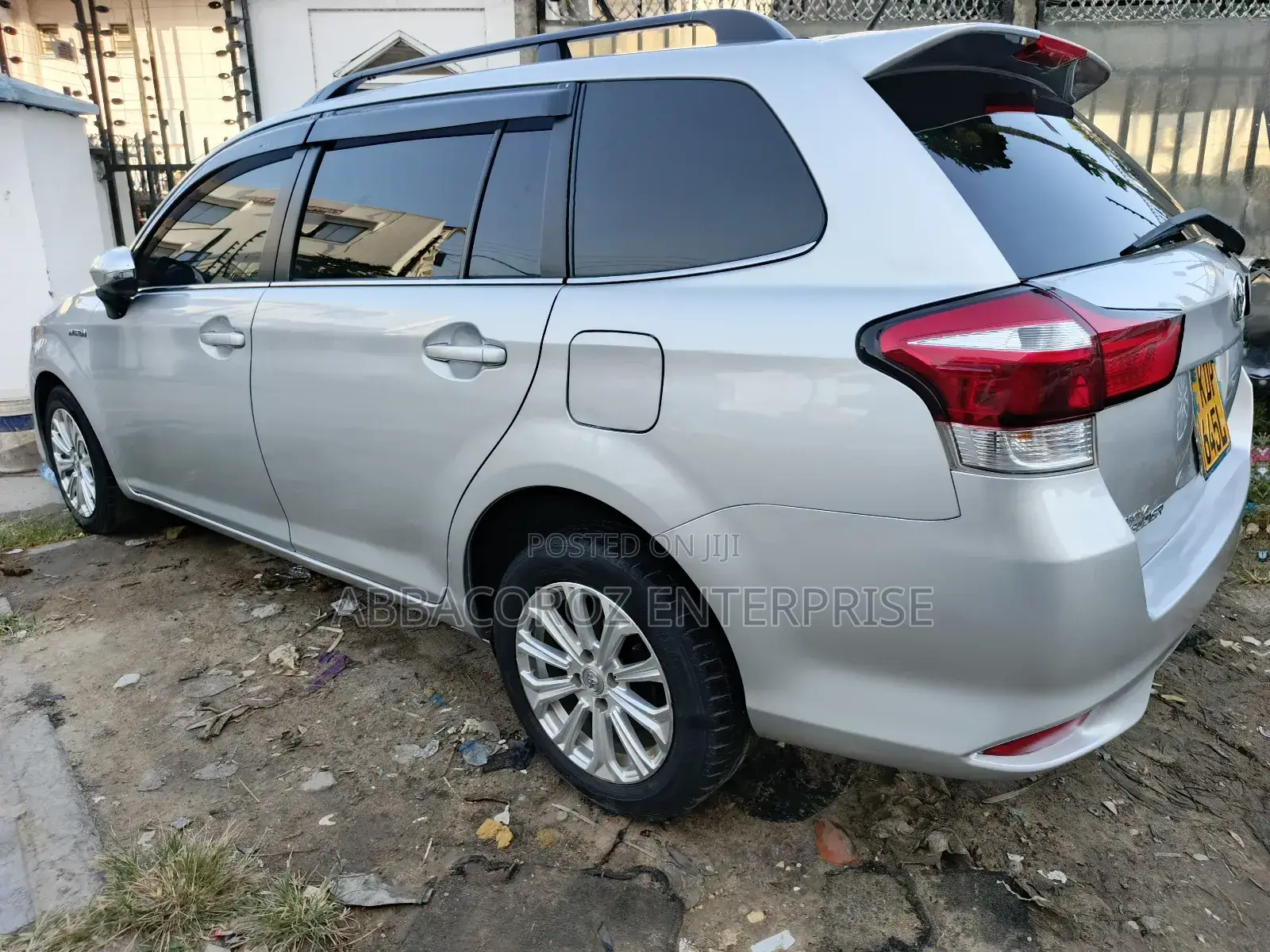 Toyota Corolla Fielder 2017 Silver
