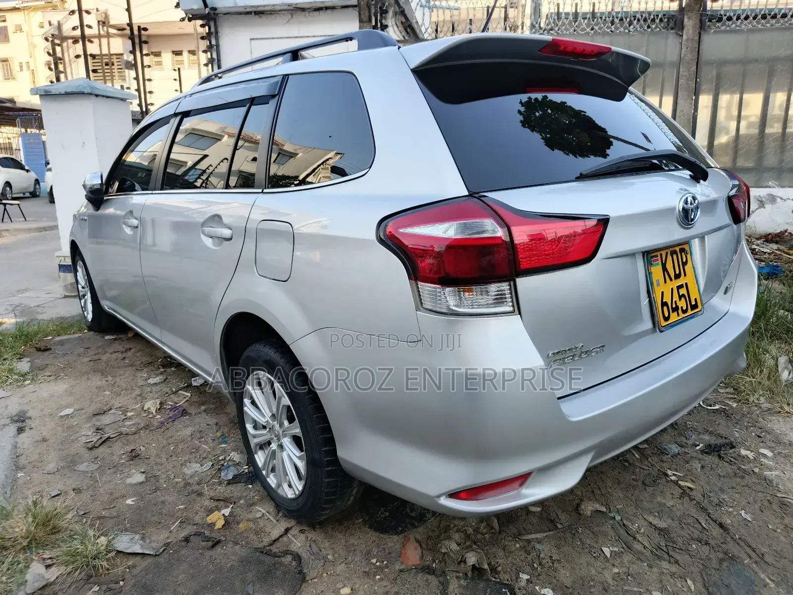 Toyota Corolla Fielder 2017 Silver