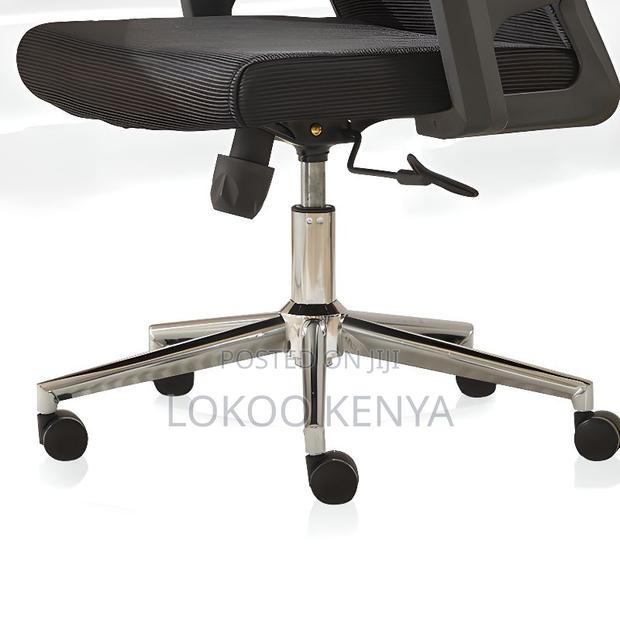 Office Chair: High-Back Ergonomic Executive Seat - thumbnail 4