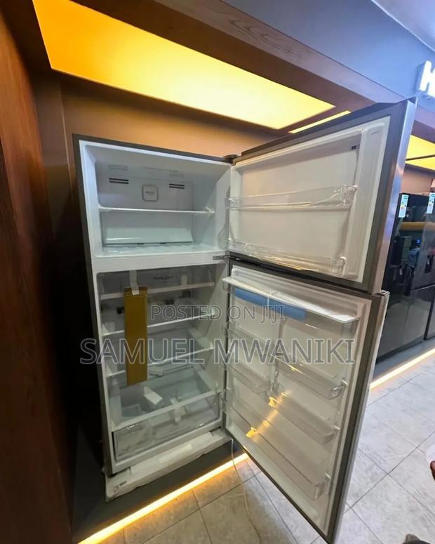 Hisense 510 Liters Double Door Refrigerator- Water Dispenser - thumbnail 2