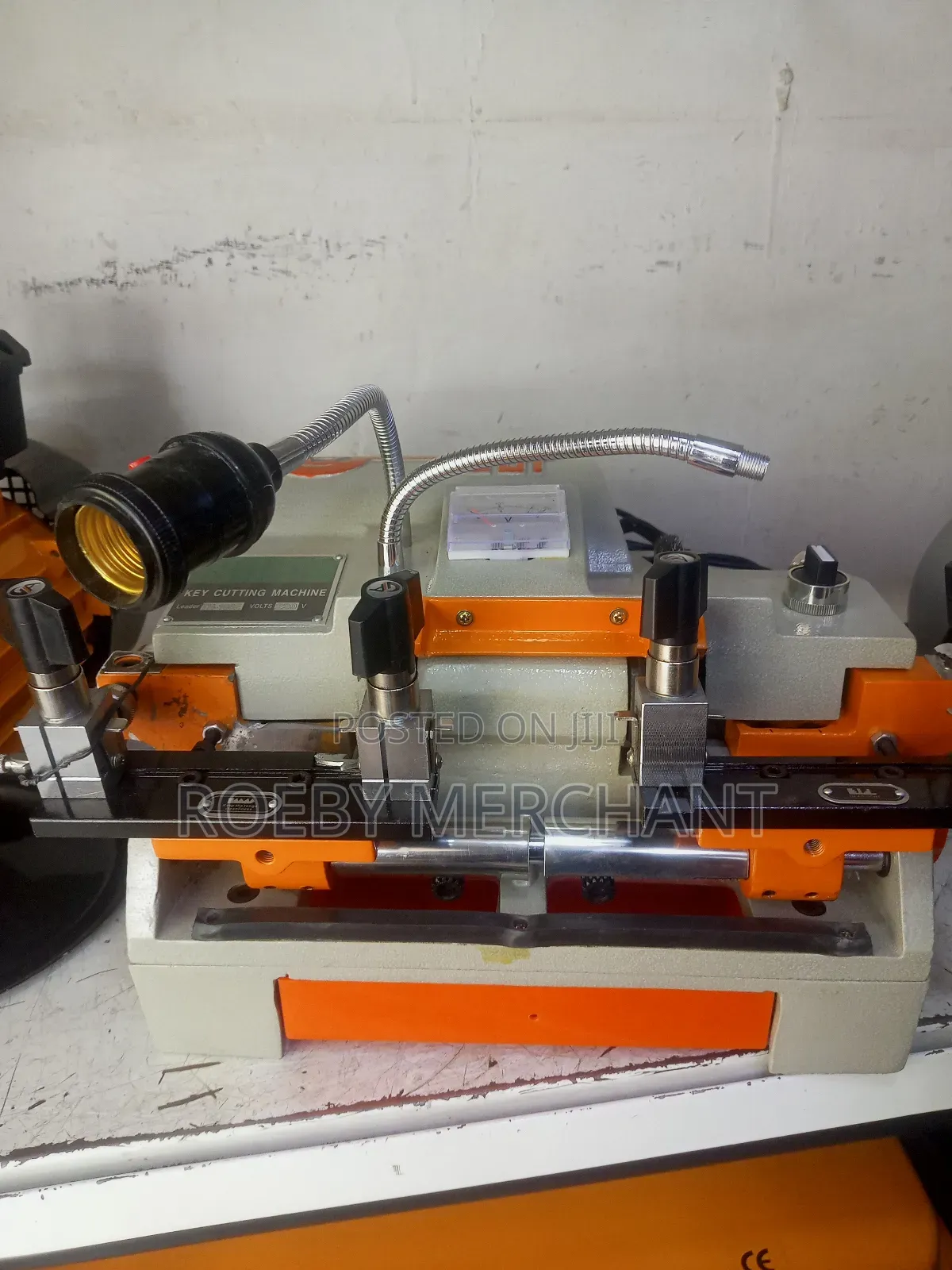 Key Cutting Machine for All Types of Keys