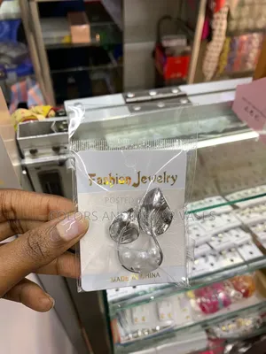 Silver Brooches for Classic Look