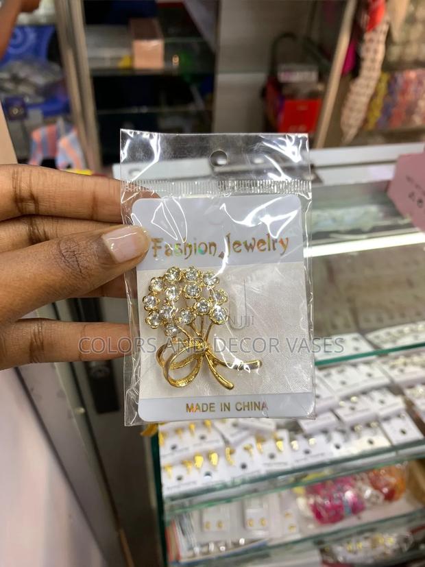 Beautiful Brooches in Stock - thumbnail 2