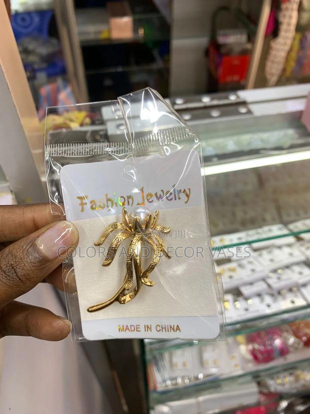 Brooches Available in Plenty - thumbnail 3