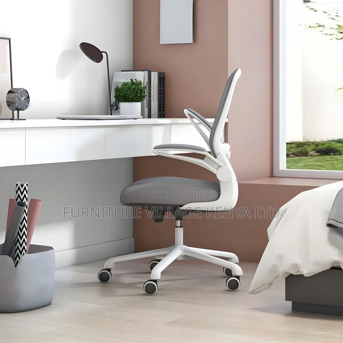 Modern Swivel Mesh Office Chair With Adjustable Arms