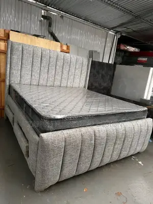 Modern Modern Executive Chester Bed