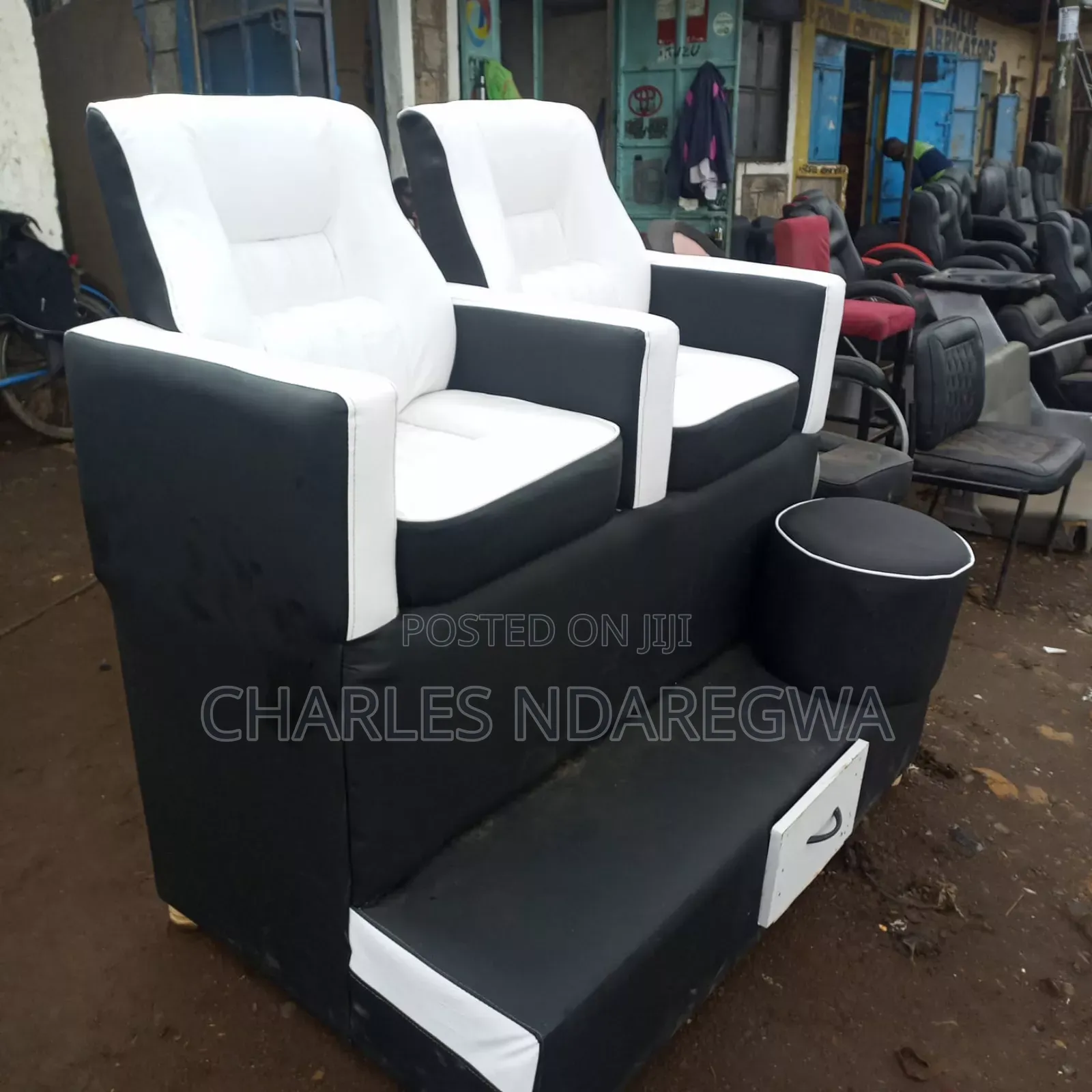 Heavy Duty Barber Chair.
Features Benefits