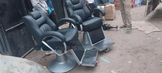 Voyager Select Barber Chair - main view