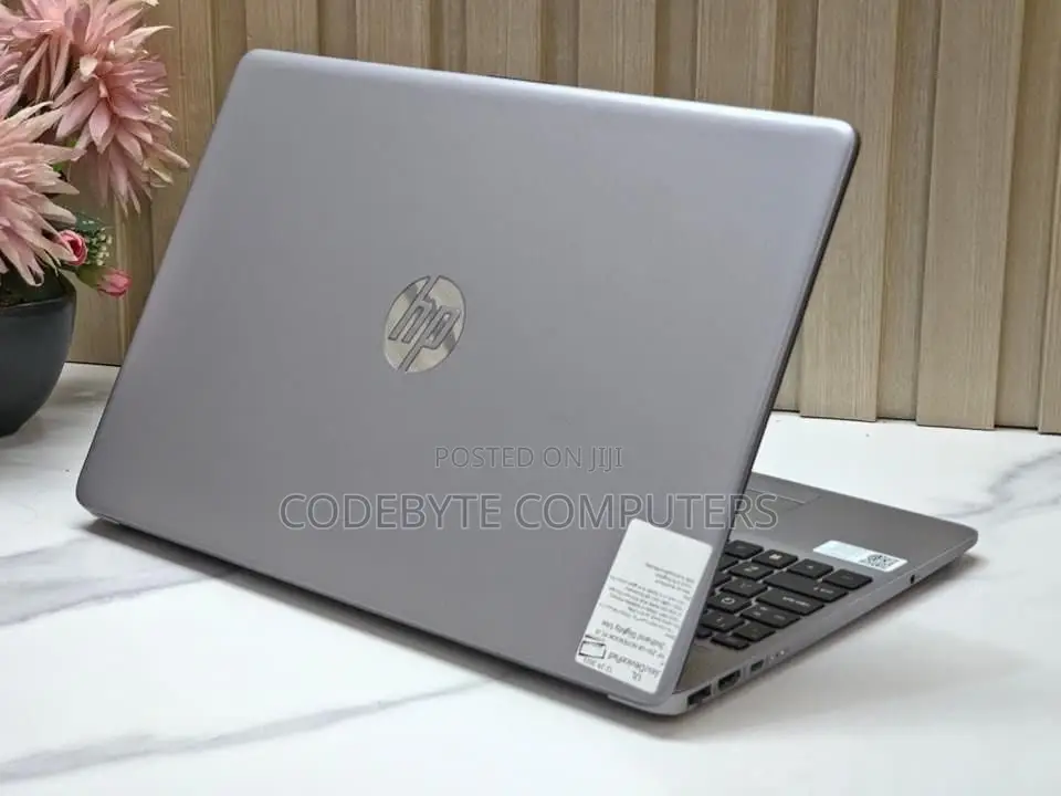 New Laptop HP 250 G10 8GB Intel Core I5 SSD 512GB
