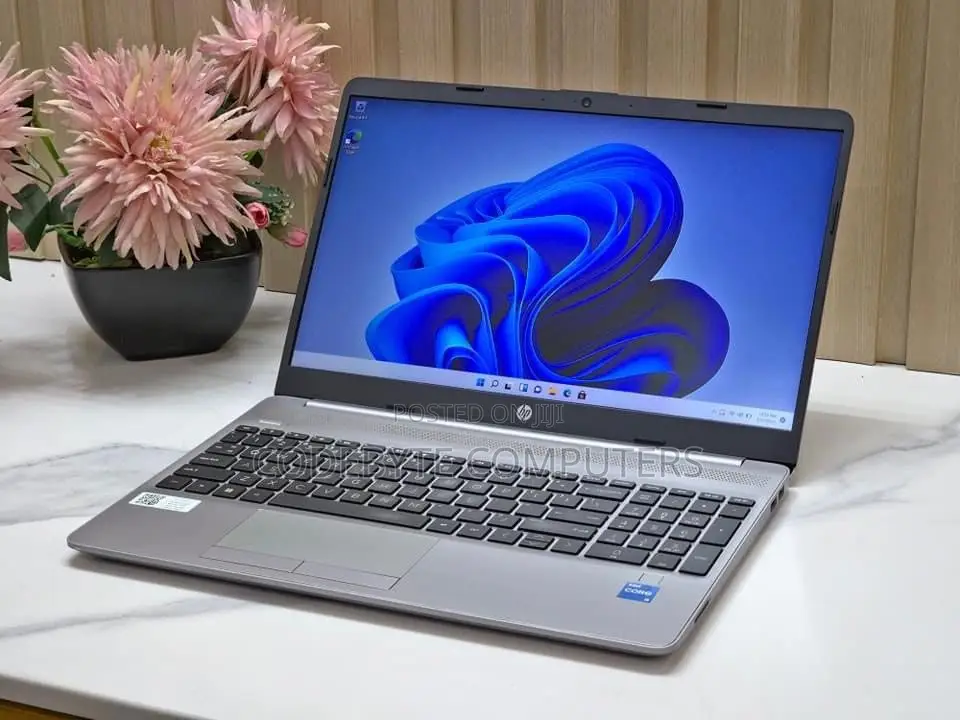 New Laptop HP 250 G10 8GB Intel Core I5 SSD 512GB