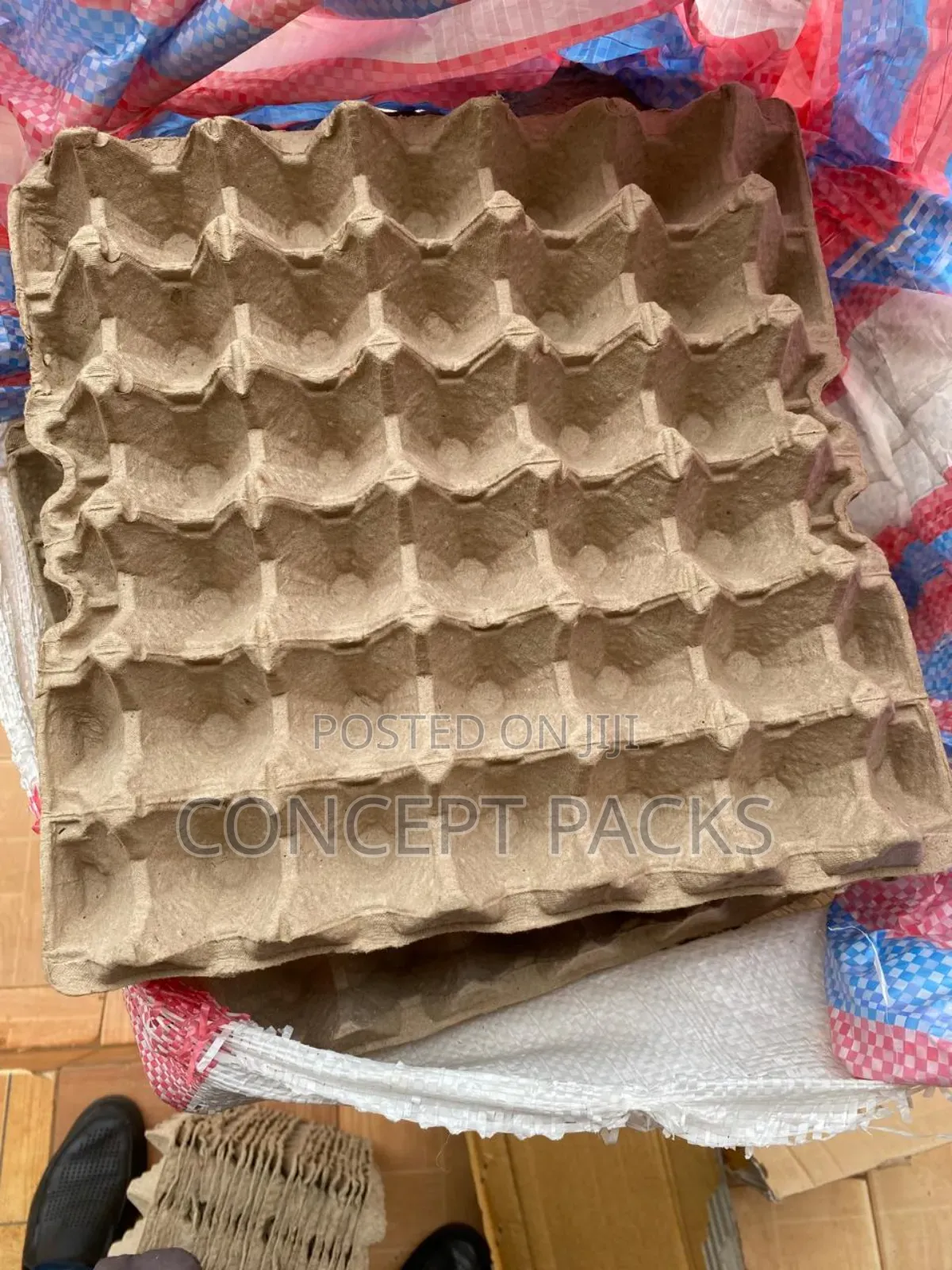 100pc Carton New Egg Trays. Dark Brown.