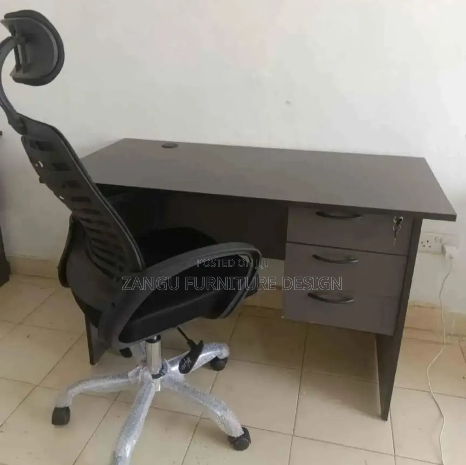 Model Headrest Chair and Desk