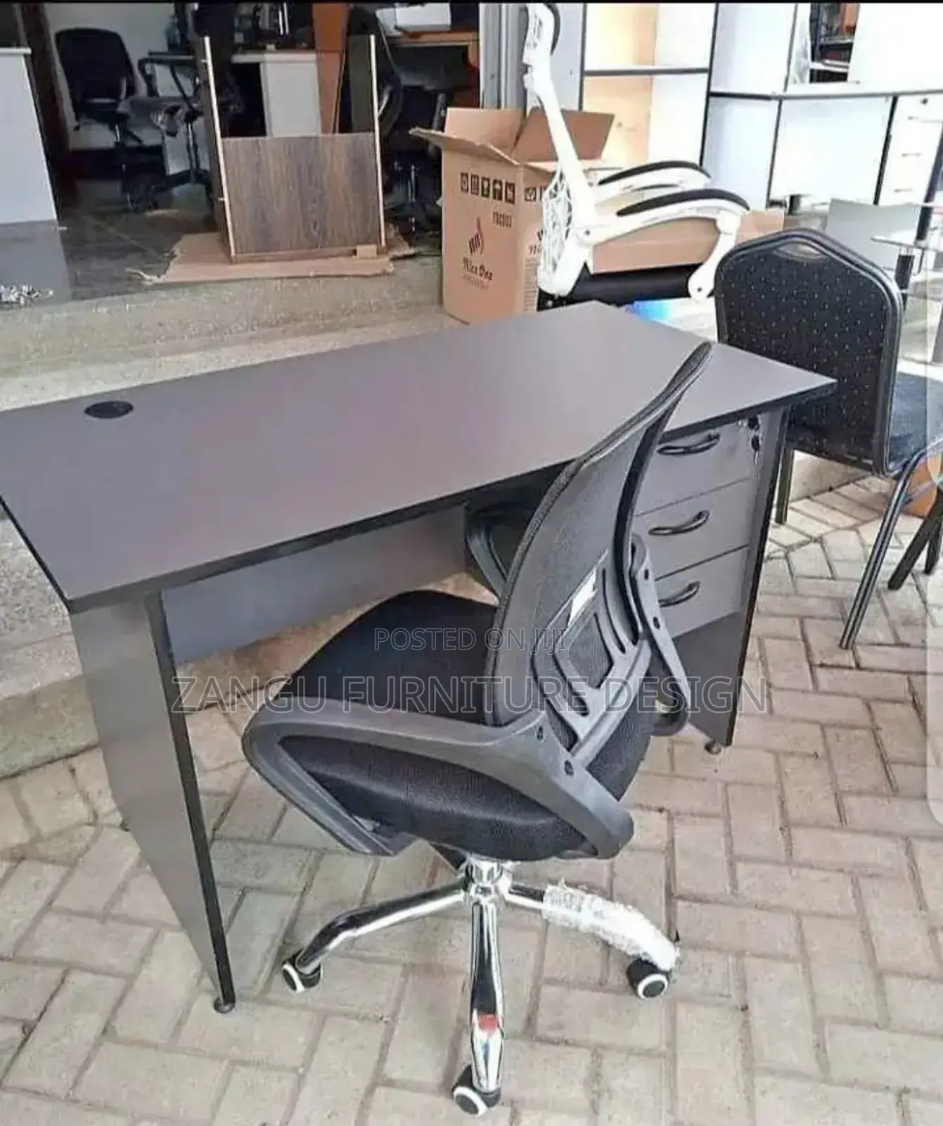 Mesh Chair and Desk Topnotch