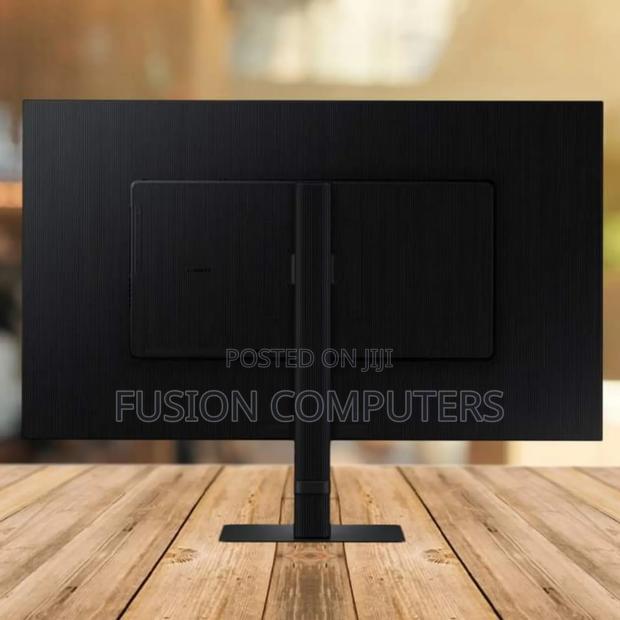 Samsung 32" Viewfinity S8 UHD Monitor - thumbnail 2