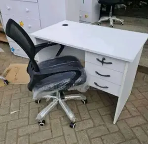White Desk/Chair Black