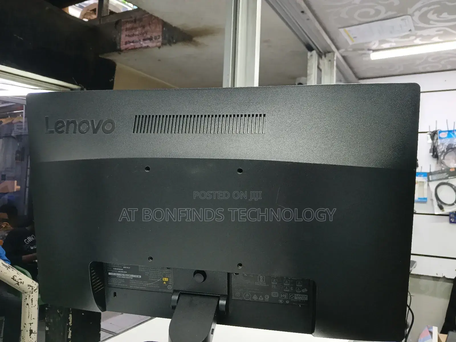 LENOVO 19 Inche Monitor