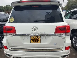 Toyota Land Cruiser 2011 White