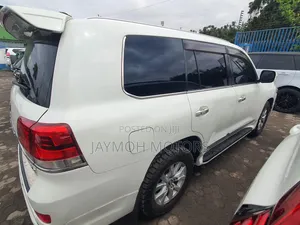 Toyota Land Cruiser 2011 White