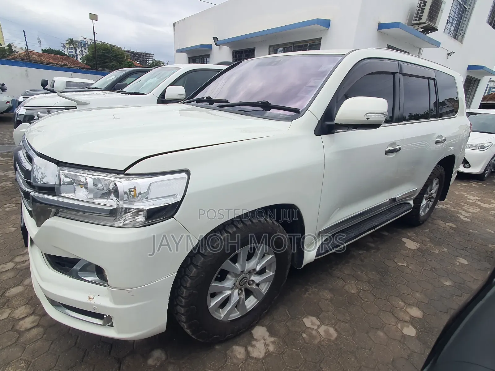 Toyota Land Cruiser 2011 White