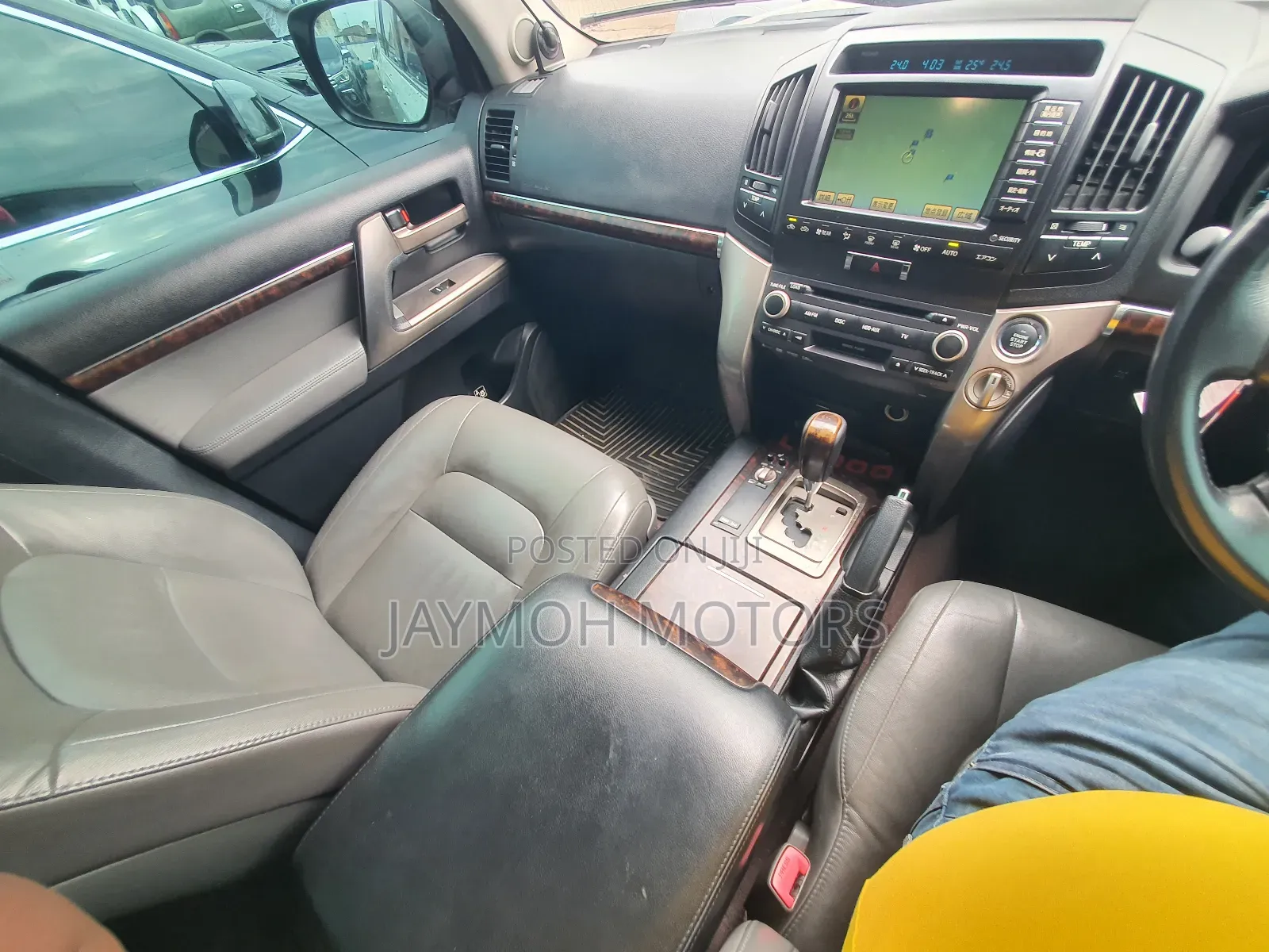Toyota Land Cruiser 2011 White