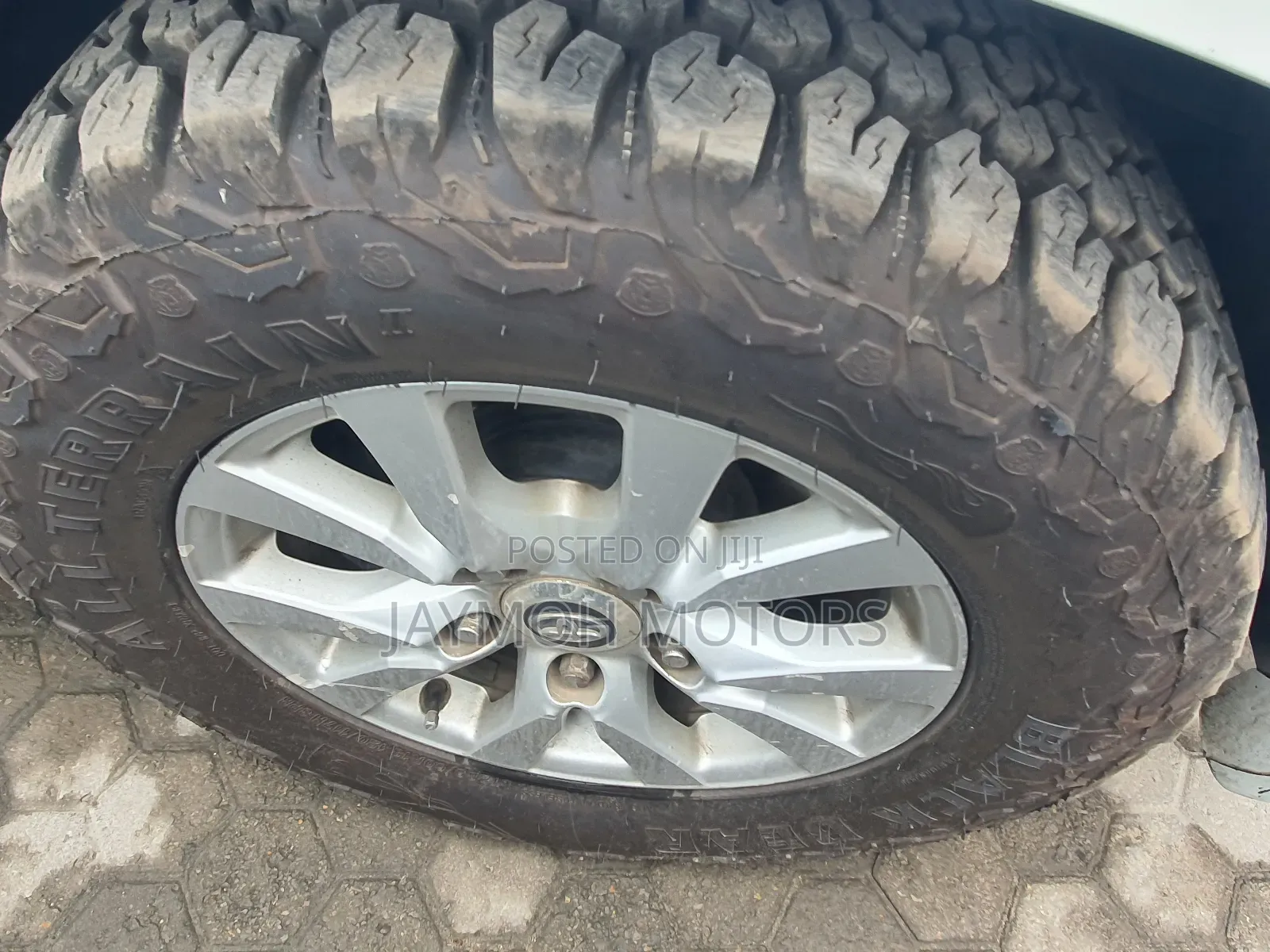 Toyota Land Cruiser 2011 White