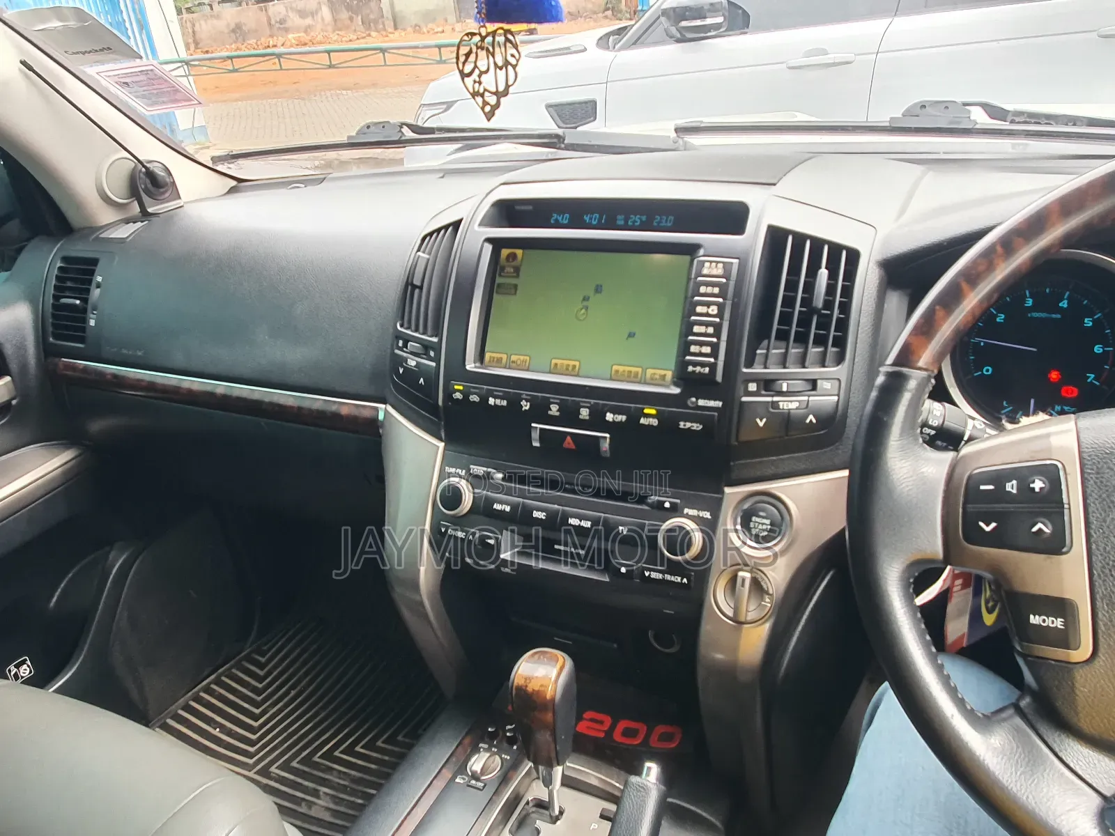 Toyota Land Cruiser 2011 White