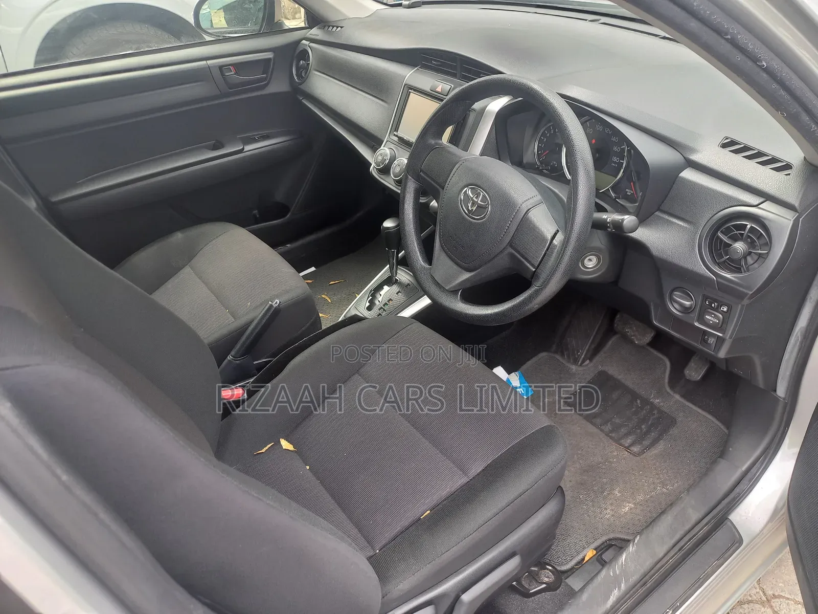 Toyota Corolla Fielder 2017 Silver