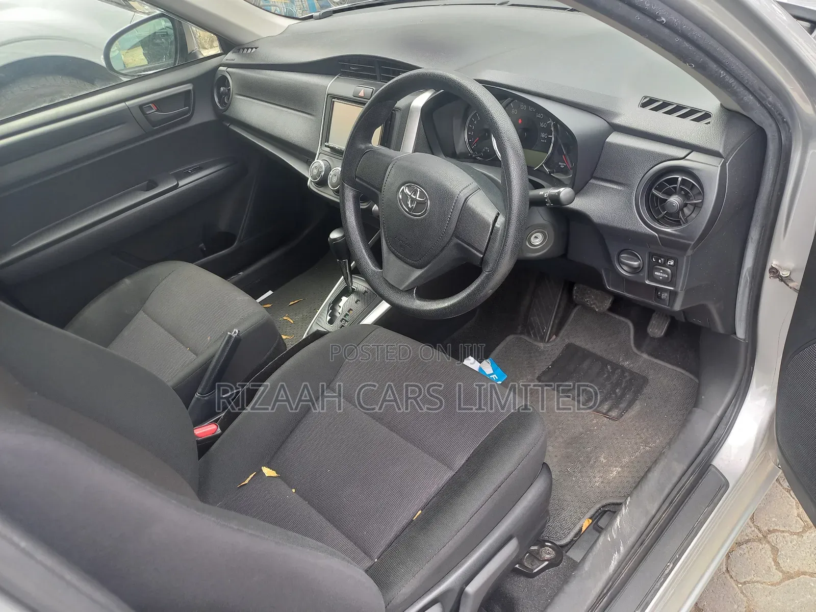 Toyota Corolla Fielder 2017 Silver