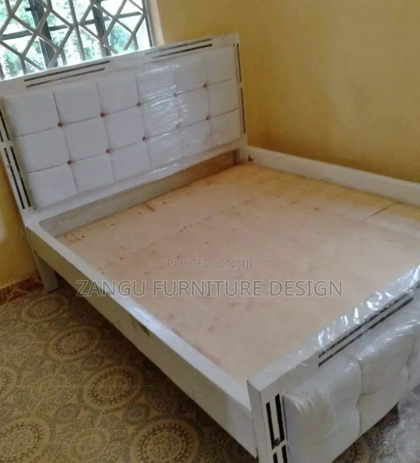 White Mocket Bed