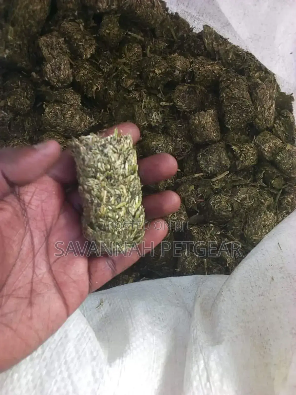 Lucerne Alfalfa Briquettes for Dairy Cows and Cattle - 50kg
