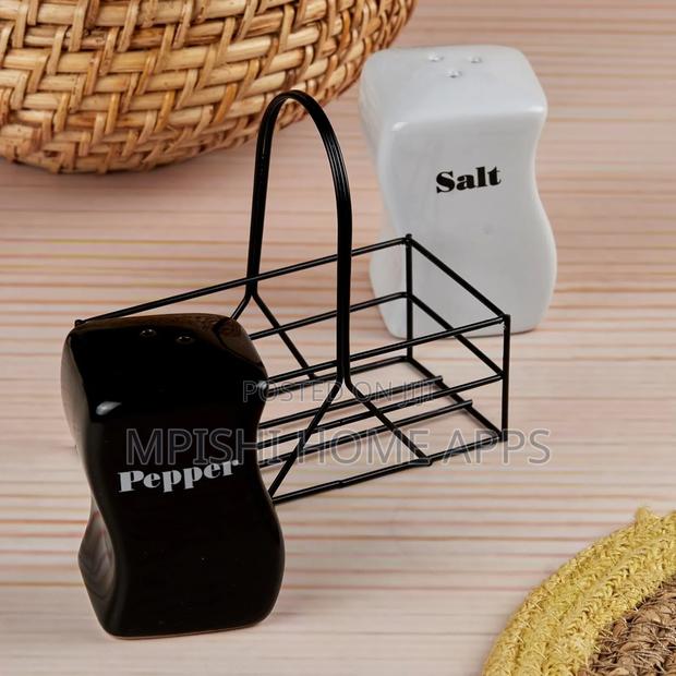 Salt and Pepper Shaker - thumbnail 3
