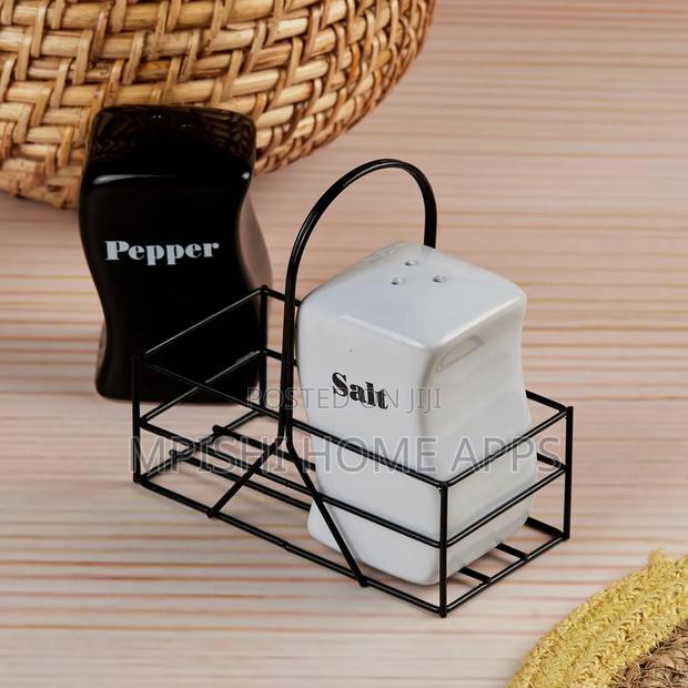 Salt and Pepper Shaker - thumbnail 4