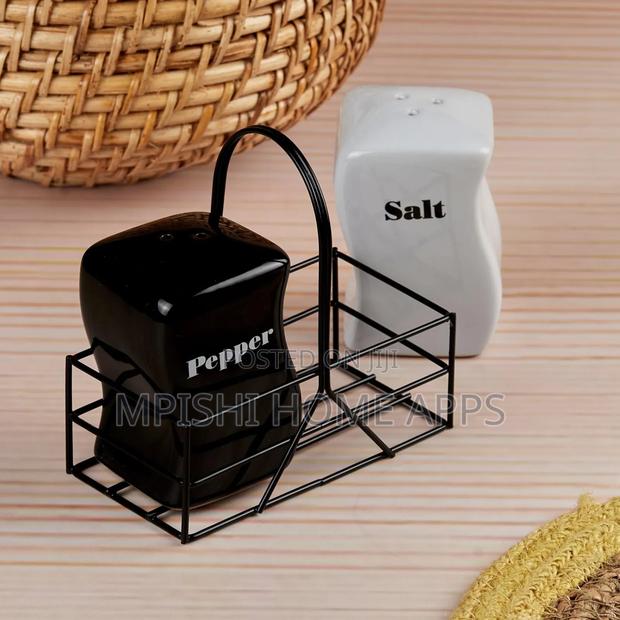 Salt and Pepper Shaker - thumbnail 5
