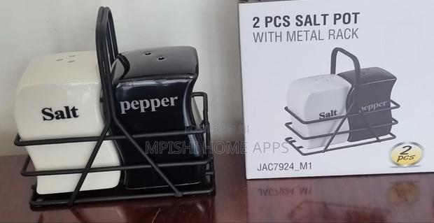 Salt and Pepper Shaker - thumbnail 2